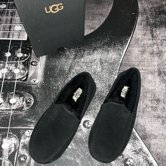 NIB UGG Ascot Slippers - Picture 3 of 8